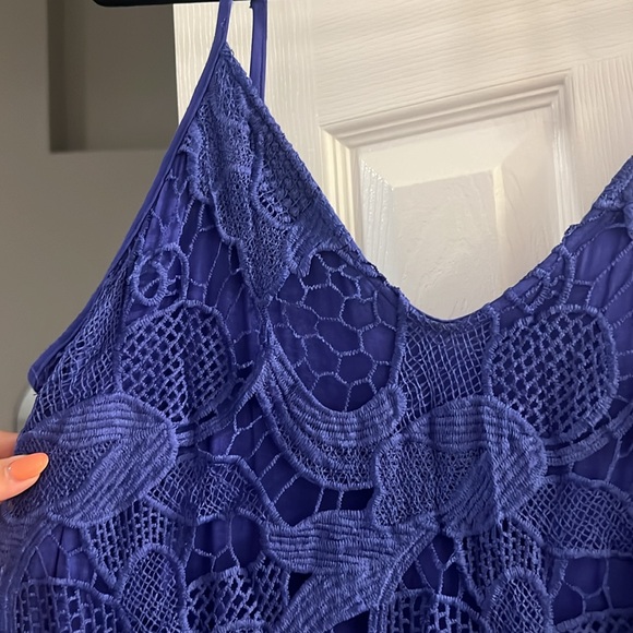 Express lace dress - Picture 2 of 4